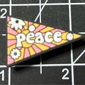 🎯10/10.00 Peace Triangle Shoe Charm